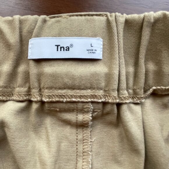 NWOT Aritzia Cargo Unbelted 3" Short Size 10 - Picture 3 of 3